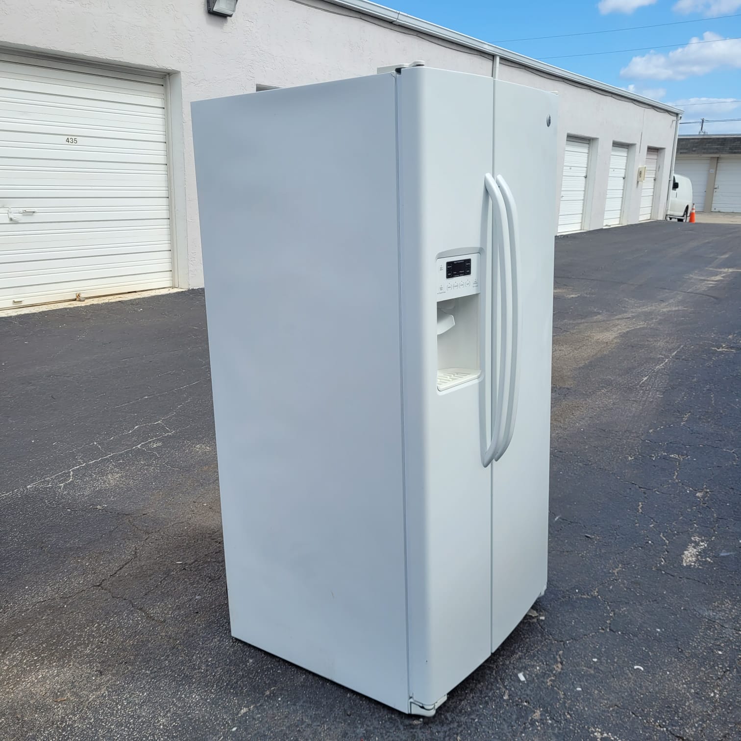 GE Side by Side Refrigerator GE Side by Side Refrigerator